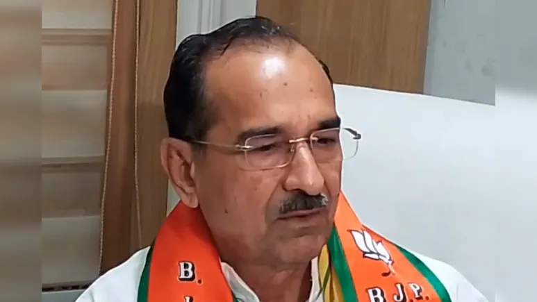गहलोत और पायलट के बीच आज भी चल रहा छिपा युद्ध : मदन राठौड़