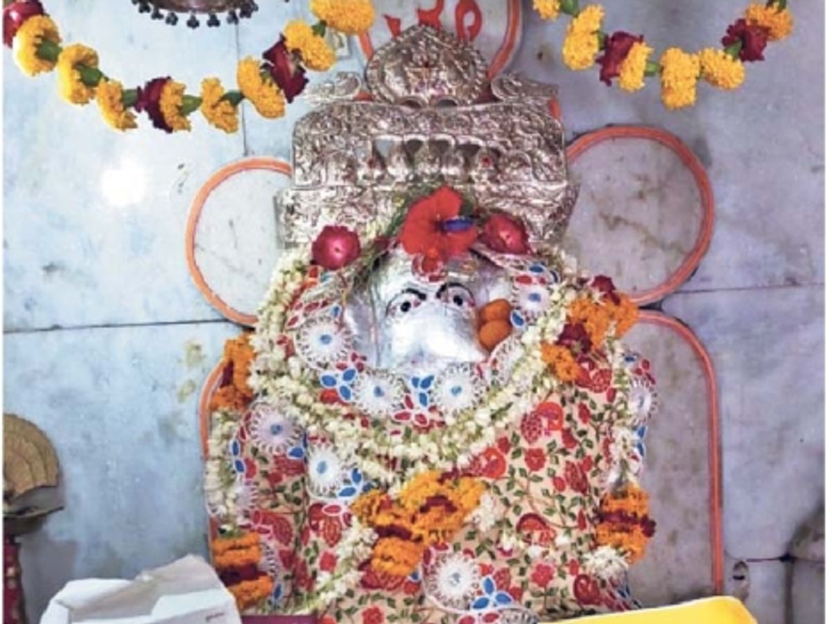 गणेश चतुर्थी उत्सव: आगरा गेट मंदिर में 2100 सुपारी से पूजन