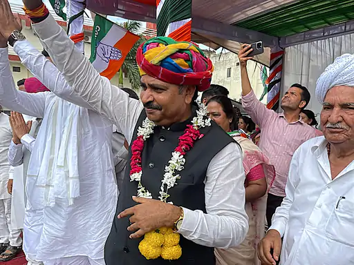 दुग्ध उत्पादकों की बकाया राशि पर भड़के टीकाराम जूली