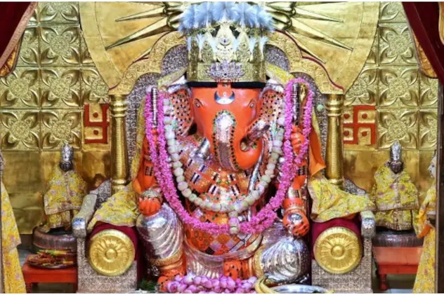 जयपुर में गणेश चतुर्थी पर मोती डूंगरी मंदिर में भक्तों का सैलाब
