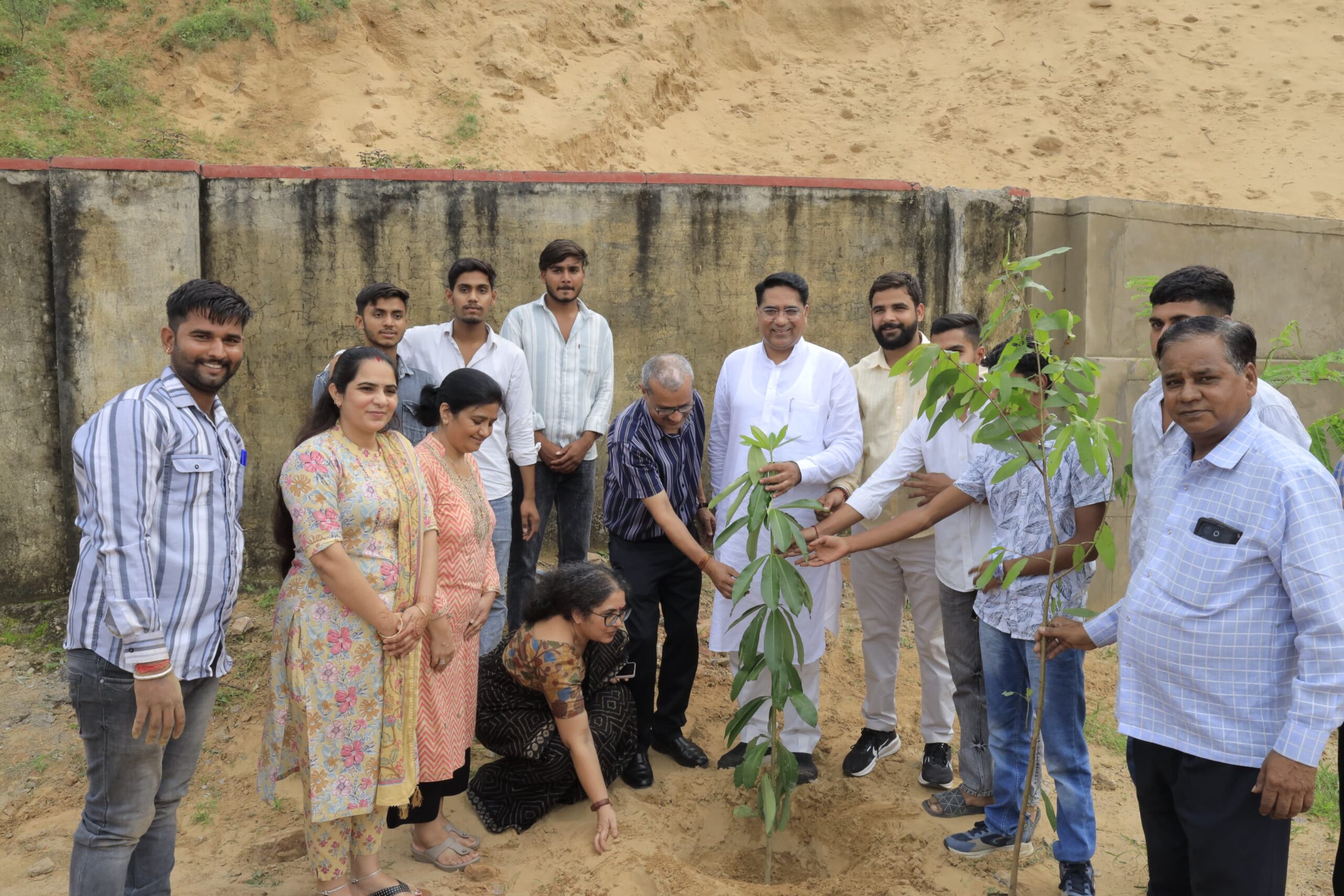 मंत्री सुरेश सिंह रावत ने किया पुष्कर महाविद्यालय का निरीक्षण