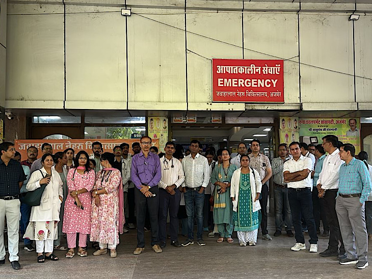 अजमेर में सीनियर डॉक्टर्स पेन डाउन हड़ताल पर