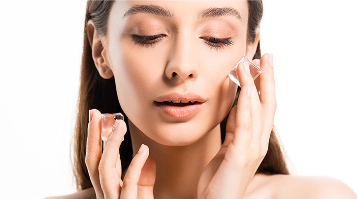 आइस थेरेपी: डलनेस, पिंपल्स और डार्क सर्कल्स का आसान उपाय