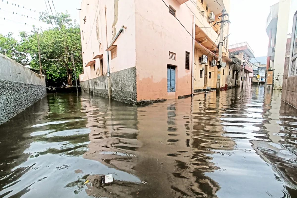 अजमेर में बरसात और पाल टूटने से बिगड़े हालात: स्वास्तिक नगर में राहत कार्य जारी