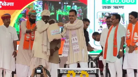 CM भजनलाल बांसवाड़ा दौरे पर, शहरी सेवा शिविर में चेक वितरित