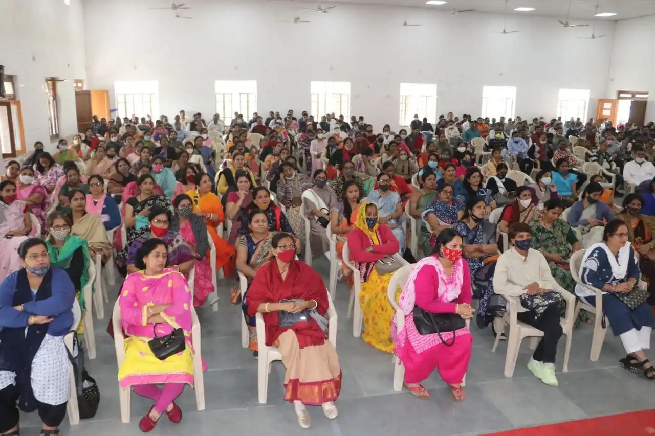 सरकारी स्कूलों को मोबाइल वर्जित क्षेत्र बनाने की मांग