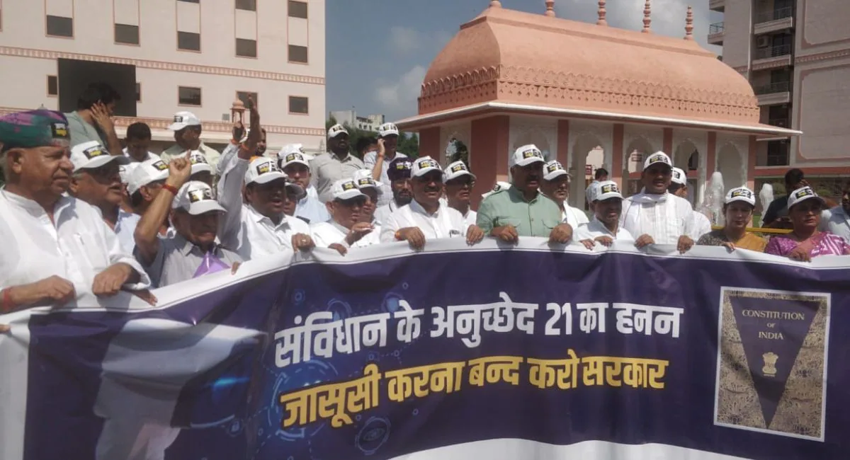 विधानसभा में सीसीटीवी कैमरों पर कांग्रेस ने किया प्रदर्शन