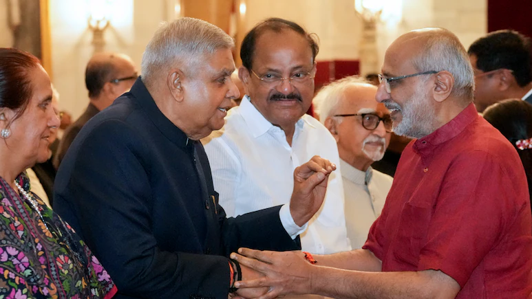 सीपी राधाकृष्णन 15वें उपराष्ट्रपति, शपथ ग्रहण में दिखे धनखड़