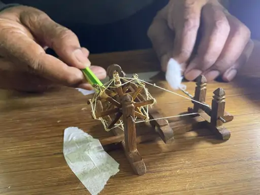 दुनिया का सबसे छोटा चरखा: अजमेर के मधुकांत वत्स की अद्भुत कारीगरी