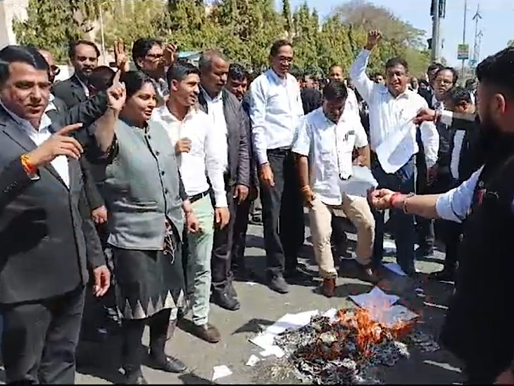 अजमेर जिला न्यायालय के नए भवन में शिफ्टिंग पर वकीलों का विरोध, बोले – 78 चैंबर में 400 वकील कैसे बैठेंगे