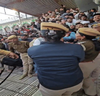 अजमेर दरगाह उर्स: झंडा रस्म में खादिम और पुलिस आमने-सामने