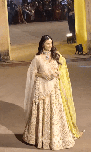 जंतर-मंतर पर पहली बार फैशन शो, ऐतिहासिक धरोहर में रैम्पवॉक बना आकर्षण का केंद्र