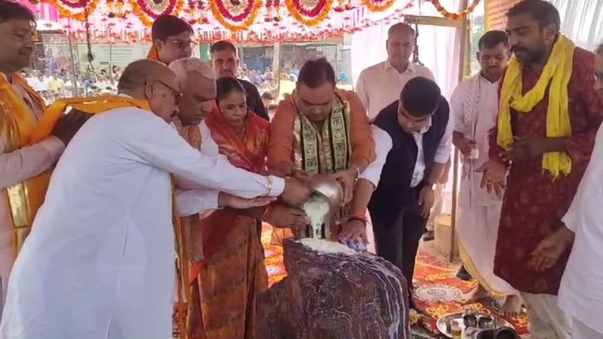 नए साल पर गिरिराज गोवर्धन में दर्शन करेंगे सीएम भजनलाल, प्रदेश की खुशहाली की करेंगे प्रार्थना