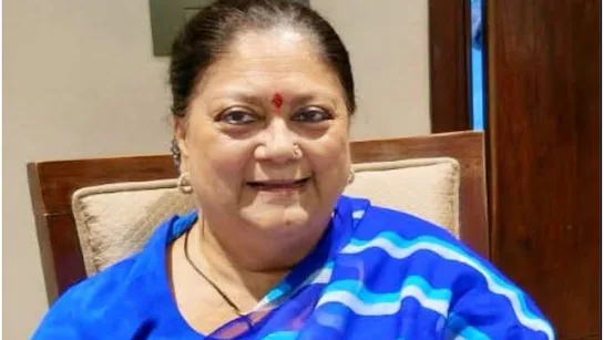 जोधपुर एयरपोर्ट पहुंचीं वसुंधरा राजे, ओसियां के लिए हुईं रवाना