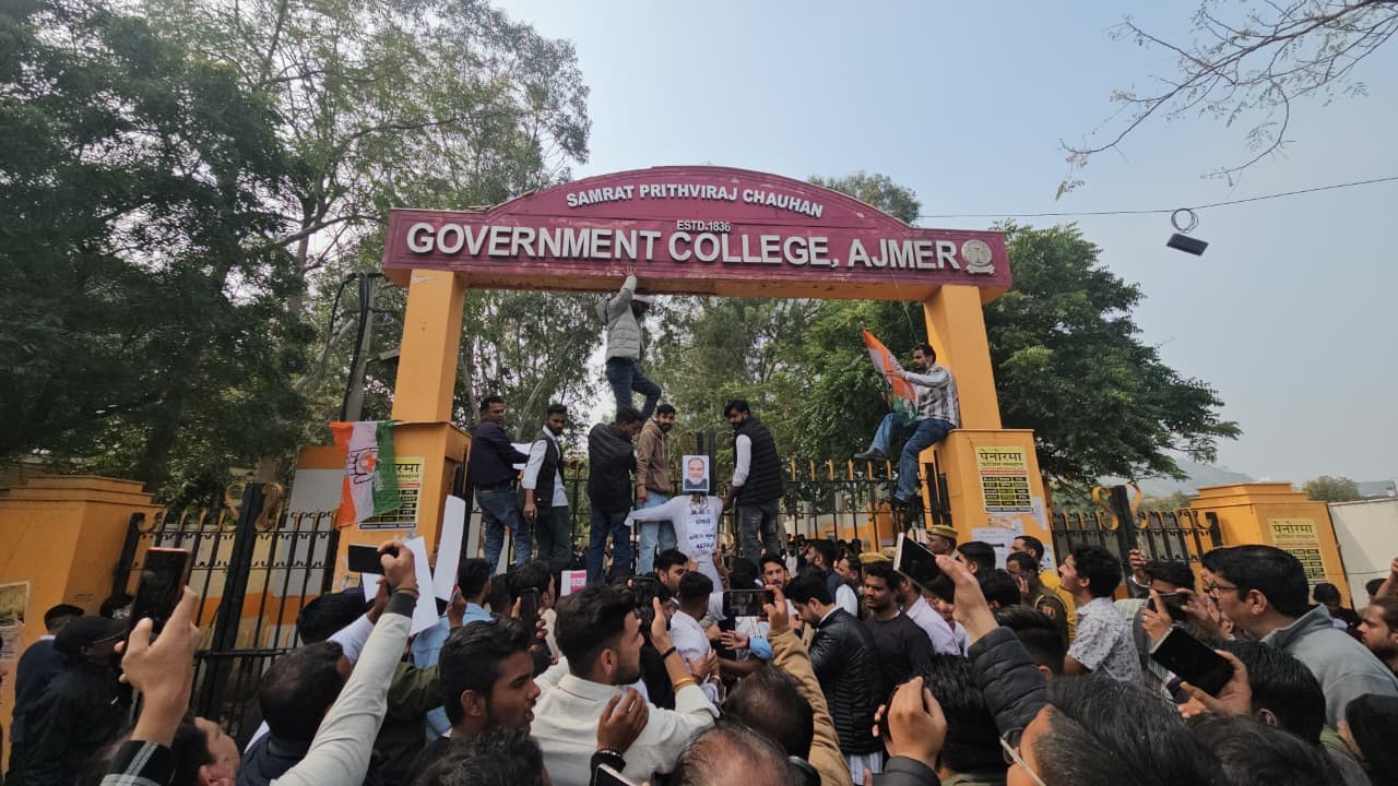 अजमेर GCA कॉलेज प्रिंसिपल के बयान पर बवाल: यूथ कांग्रेस का प्रदर्शन, सात दिन में इस्तीफे की मांग