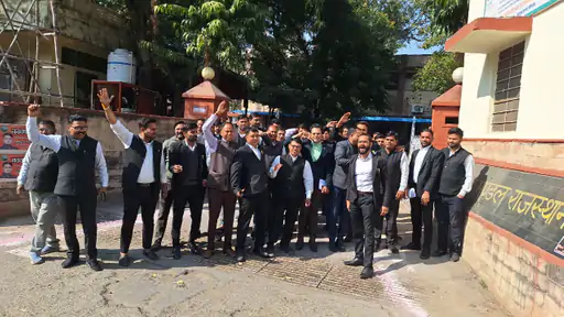 Revenue Court में ई-फाइलिंग का विरोध, वकीलों का कार्य बहिष्कार, हजारों मामलों पर असर