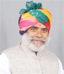 68 साल की उम्र में विधायक फूलसिंह मीणा ने दी MA की परीक्षा, बेटियों की प्रेरणा से दोबारा थामी कलम