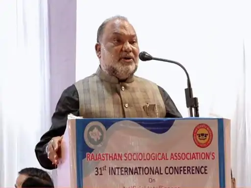 पाकिस्तान हमसे 12 घंटे बड़ा भाई है, समाज और इतिहास पर मनोज बेहरवाल के विचार