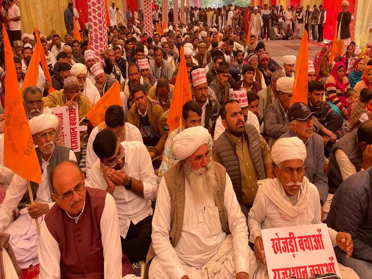 खेजड़ी बचाओ आंदोलन में तनाव, 10 लोगों की तबीयत खराब