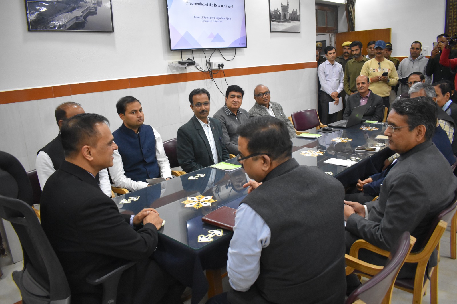 अजमेर में मुख्य सचिव वी. श्रीनिवास ने की राजस्व मंडल की समीक्षा, कहा– काश्तकार हित सर्वोपरि