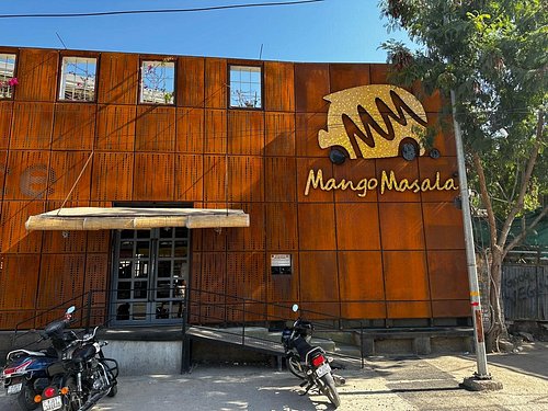 अजमेर के मैंगो मसाला रेस्टोरेंट पर आयकर विभाग की रेड, दस्तावेजों की गहन जांच