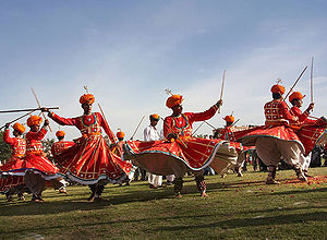 बाड़मेर के सनावड़ा में लोक संस्कृति का उत्सव: 185 साल पुरानी गैर की गूंज