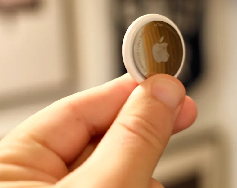 Apple AirTag: छोटा डिवाइस, बड़े काम का स्मार्ट ट्रैकर