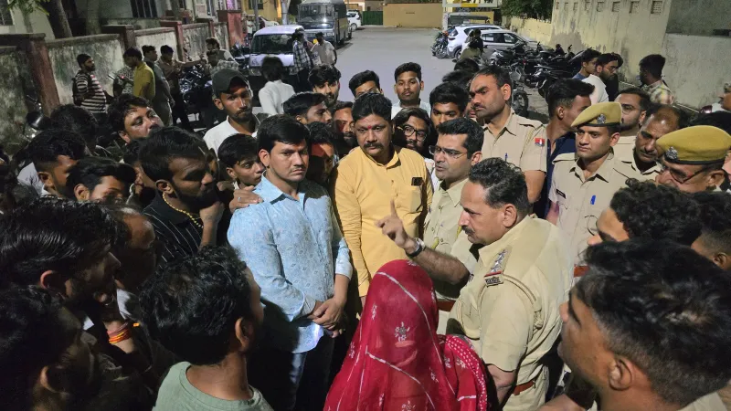 अजमेर में गाय की मौत के बाद बवाल, पड़ोसियों में मारपीट और थाने में तनाव