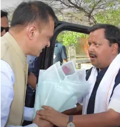 मुख्य सचिव के स्वागत पर सियासी घमासान, कांग्रेस ने उठाए सवाल