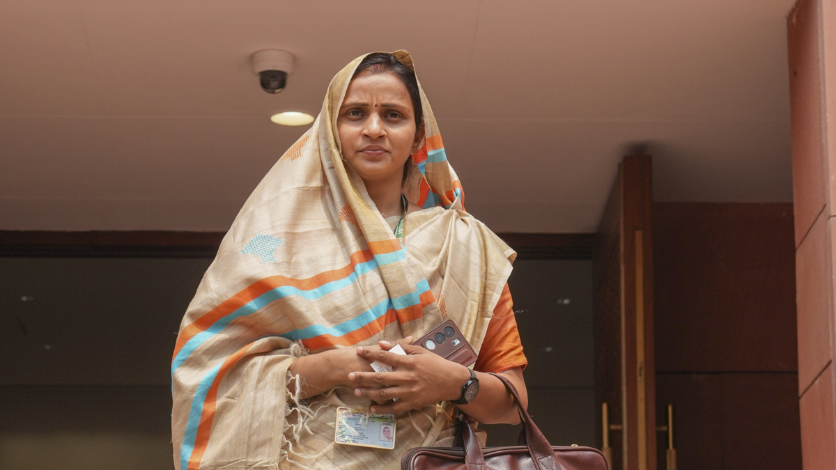 भरतपुर दिशा बैठक में हंगामा: सांसद संजना जाटव ने अधिकारियों को लगाई फटकार